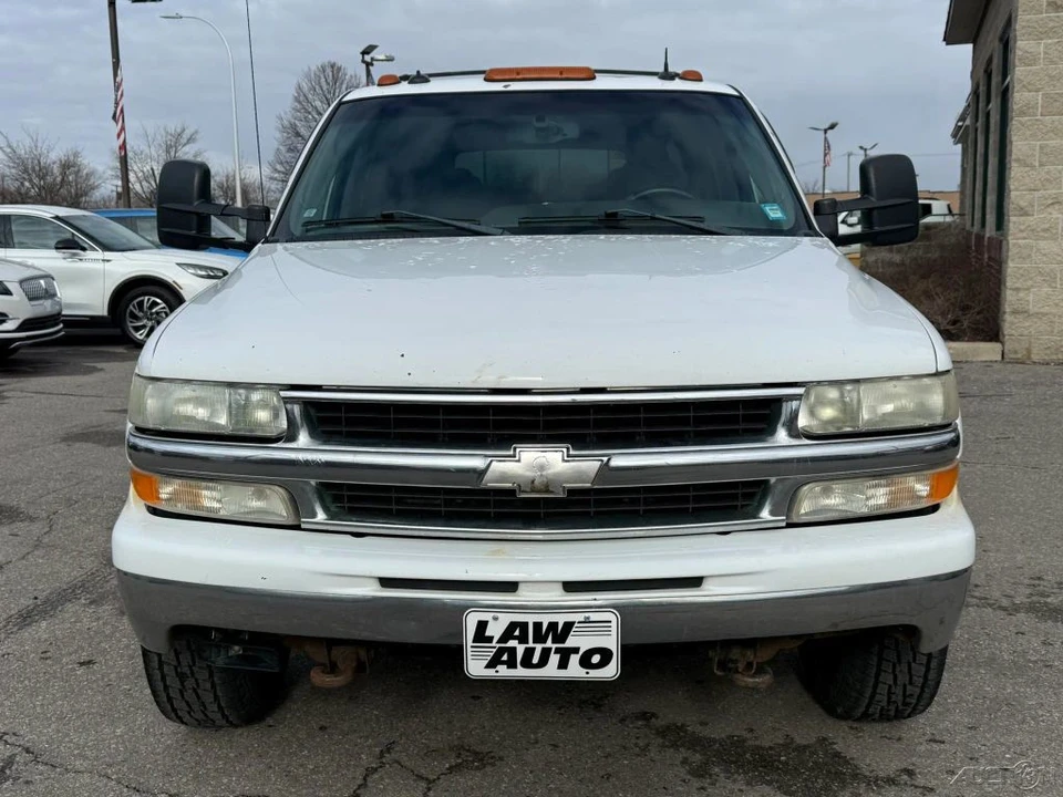 2003 Chevrolet Suburban 9th Gen - Image 2 of 12