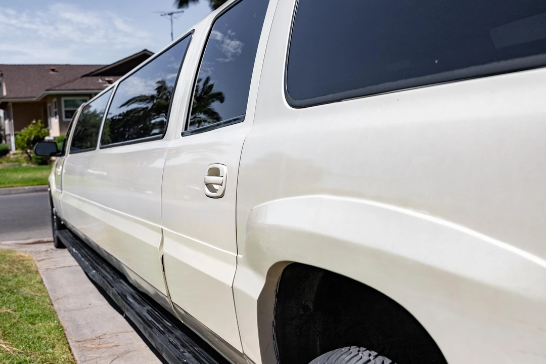 2003 Chevrolet Suburban 9th Gen - Image 15 of 21