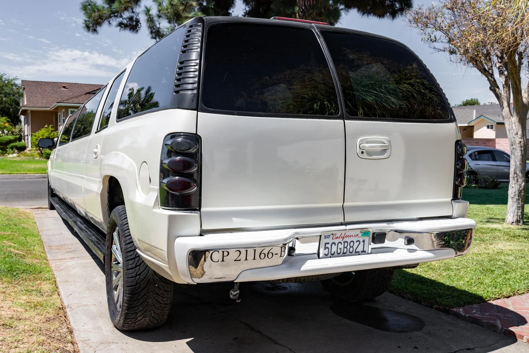 2003 Chevrolet Suburban 9th Gen - Image 4 of 21