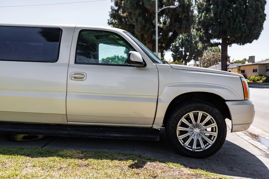 2003 Chevrolet Suburban 9th Gen - Image 20 of 21