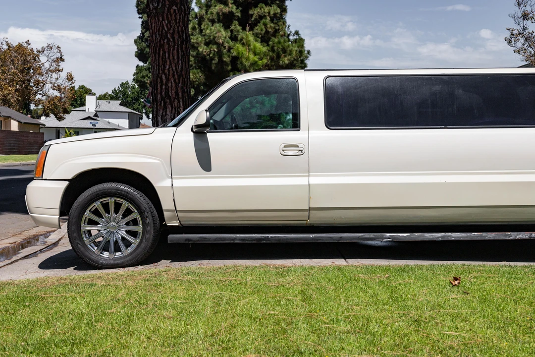 2003 Chevrolet Suburban 9th Gen - Image 11 of 21