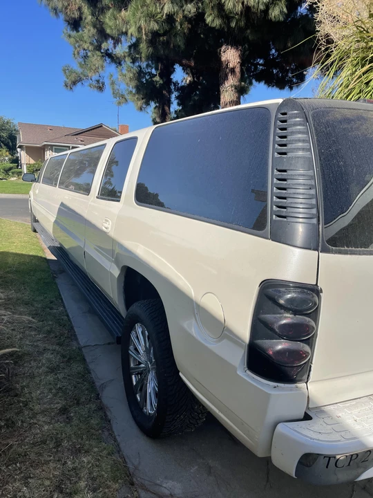 2003 Chevrolet Suburban 9th Gen - Image 16 of 21