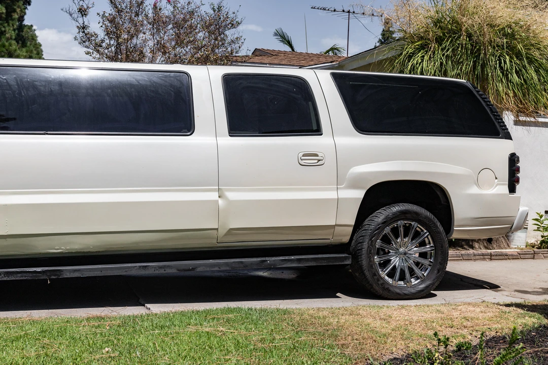 2003 Chevrolet Suburban 9th Gen - Image 14 of 21