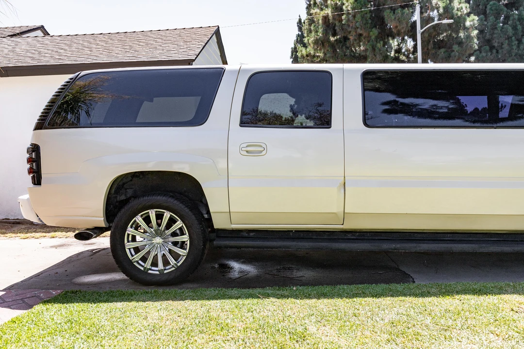 2003 Chevrolet Suburban 9th Gen - Image 19 of 21