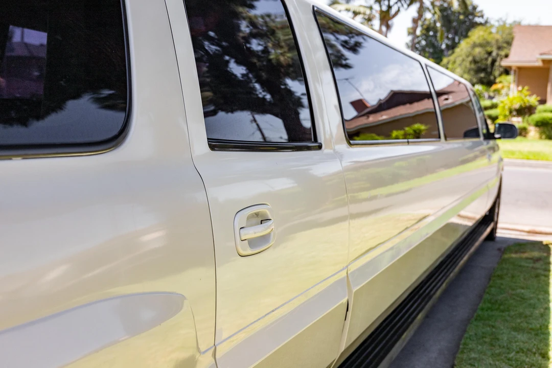 2003 Chevrolet Suburban 9th Gen - Image 18 of 21