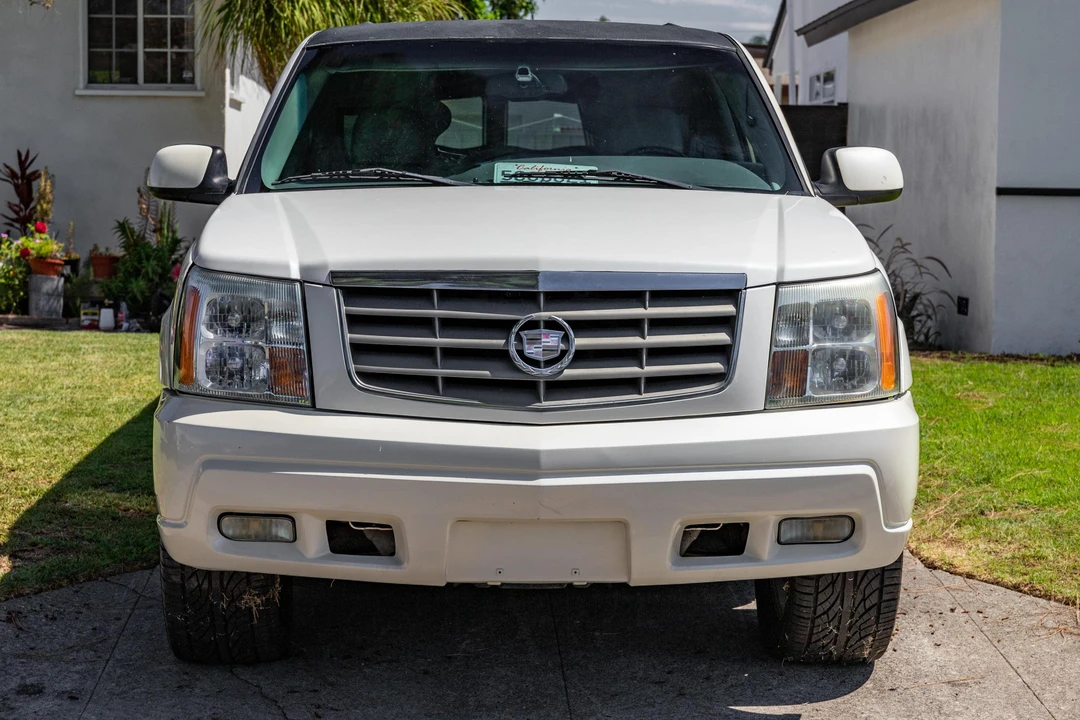 2003 Chevrolet Suburban 9th Gen - Image 2 of 21