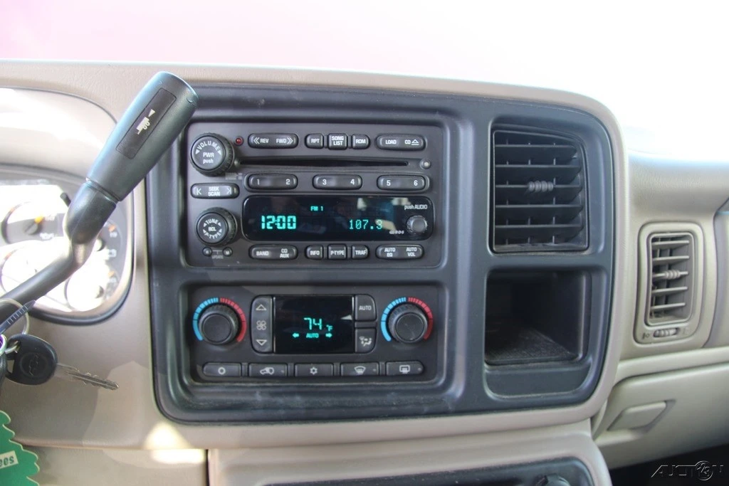 2003 Chevrolet Tahoe 2nd Gen - Image 19 of 21