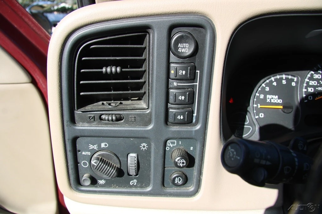 2003 Chevrolet Tahoe 2nd Gen - Image 16 of 21