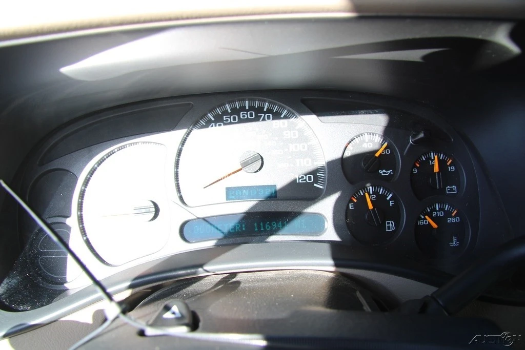 2003 Chevrolet Tahoe 2nd Gen - Image 17 of 21