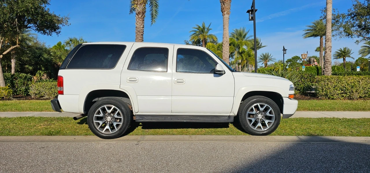 2003 Chevrolet Tahoe 2nd Gen - Image 2 of 19
