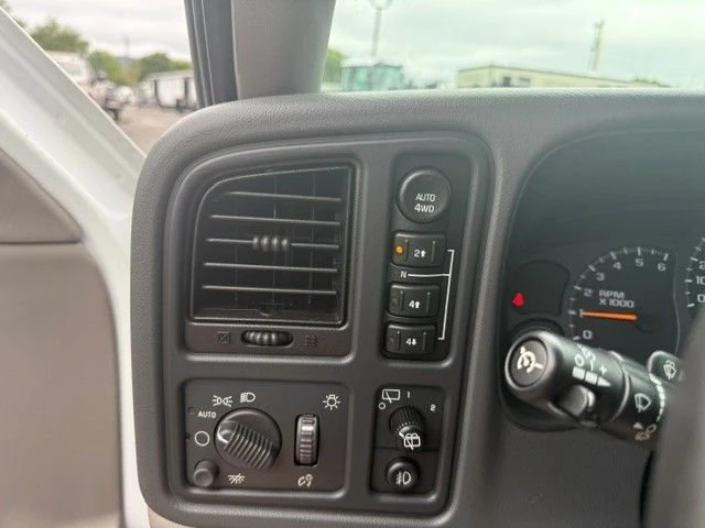2003 Chevrolet Tahoe 2nd Gen - Image 13 of 22