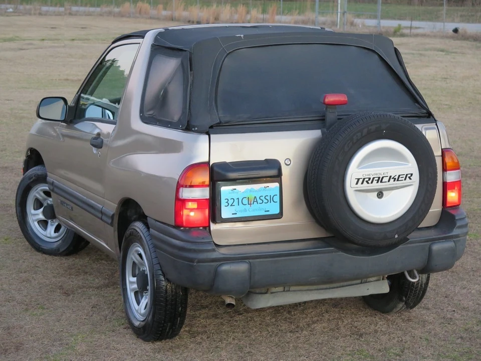 2003 Chevrolet Tracker - Image 2 of 4