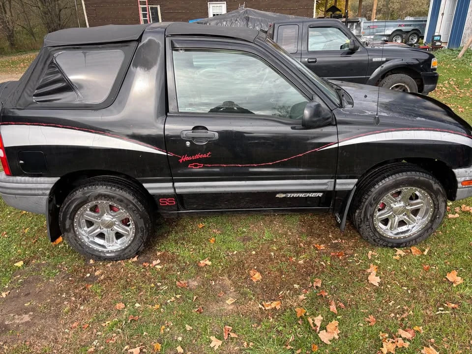 2003 Chevrolet Tracker - Image 4 of 10