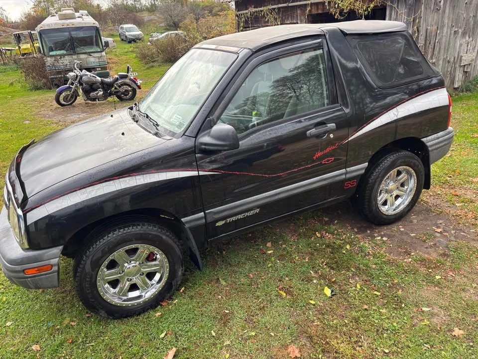 2003 Chevrolet Tracker - Image 2 of 10