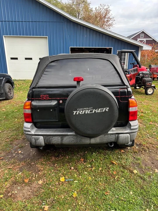 2003 Chevrolet Tracker - Image 3 of 10