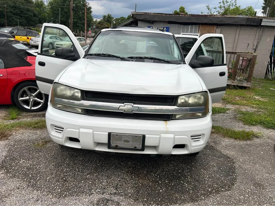 2003 Chevrolet Trailblazer - Image 2 of 17