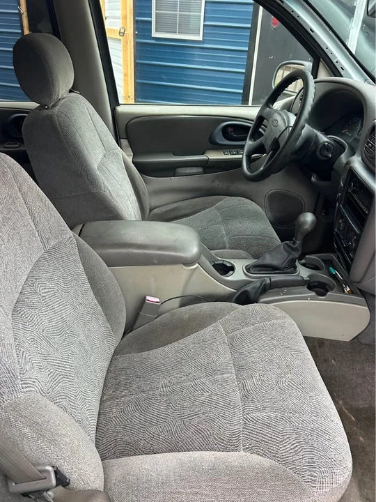 2003 Chevrolet Trailblazer - Image 8 of 17
