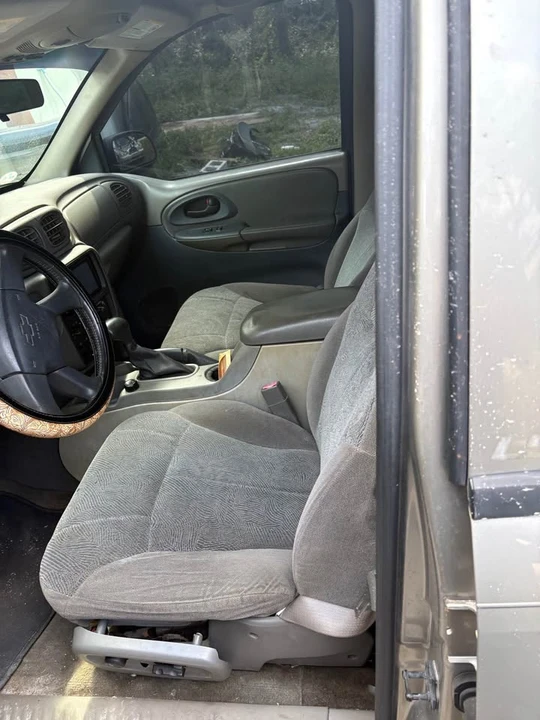 2003 Chevrolet Trailblazer - Image 6 of 7