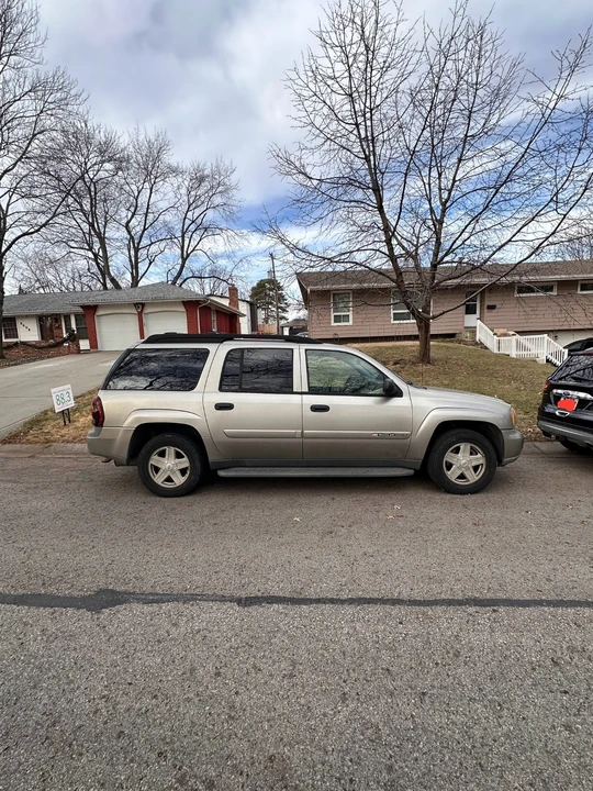 2003 Chevrolet Trailblazer - Image 2 of 10