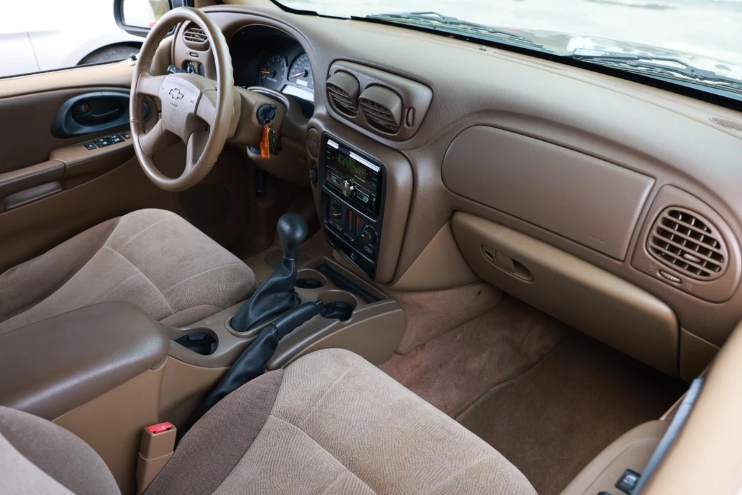 2003 Chevrolet Trailblazer - Image 16 of 21