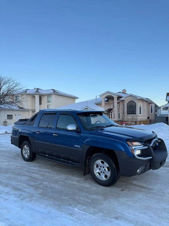 2003 Chevrolet Avalanche - Image 2 of 8