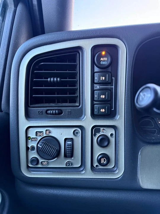 2003 Chevrolet Avalanche - Image 8 of 8