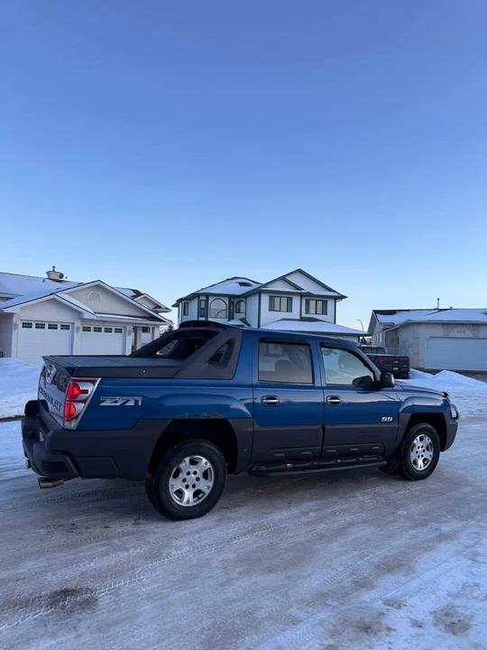 2003 Chevrolet Avalanche - Image 3 of 8