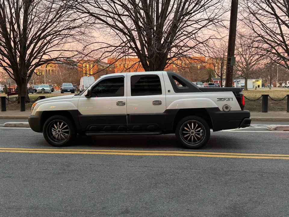 2003 Chevrolet Avalanche - Image 5 of 5