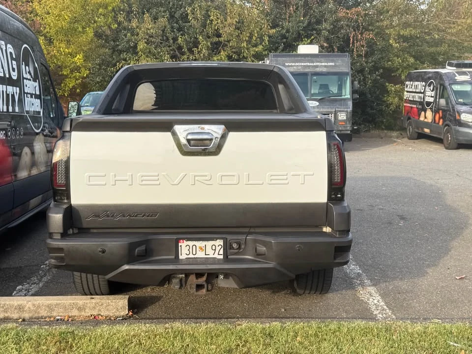 2003 Chevrolet Avalanche - Image 2 of 5