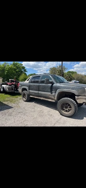 2003 Chevrolet Avalanche - Image 2 of 3