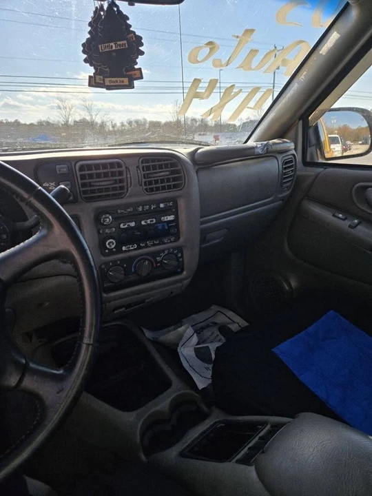 2003 Chevrolet S-10 Blazer 2nd Gen - Image 10 of 16