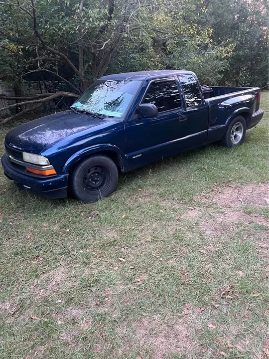 2003 Chevrolet S-10 - Image 2 of 3