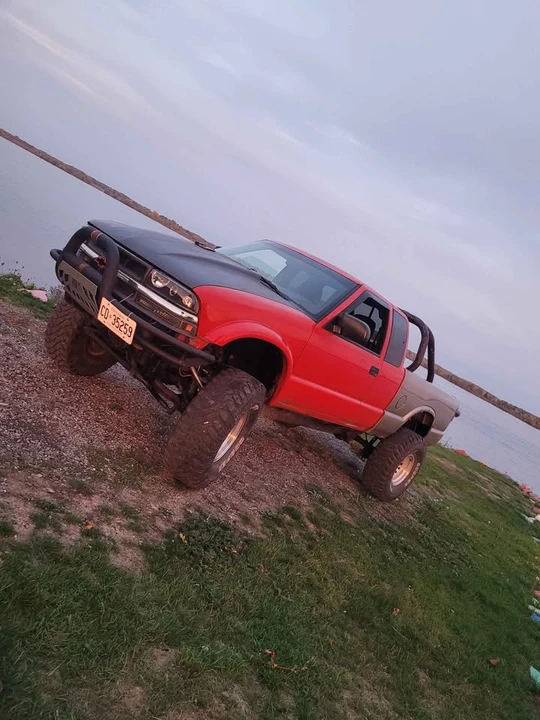 2003 Chevrolet S-10 - Image 2 of 6
