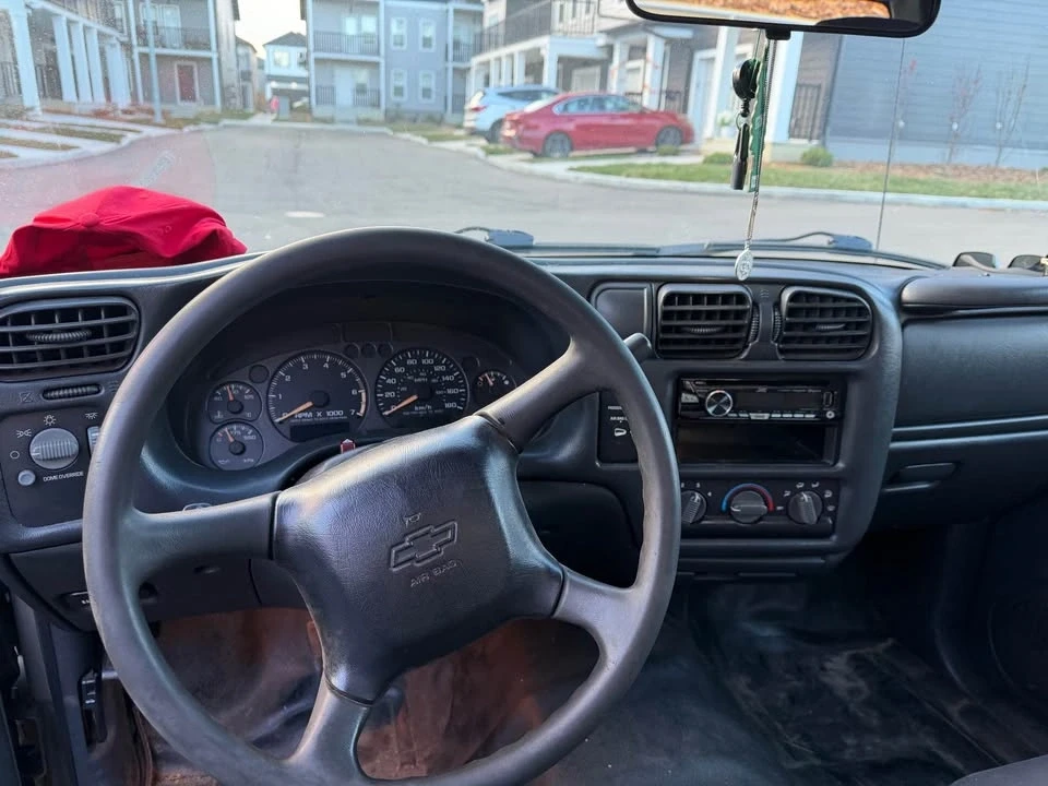 2003 Chevrolet S-10 - Image 4 of 6