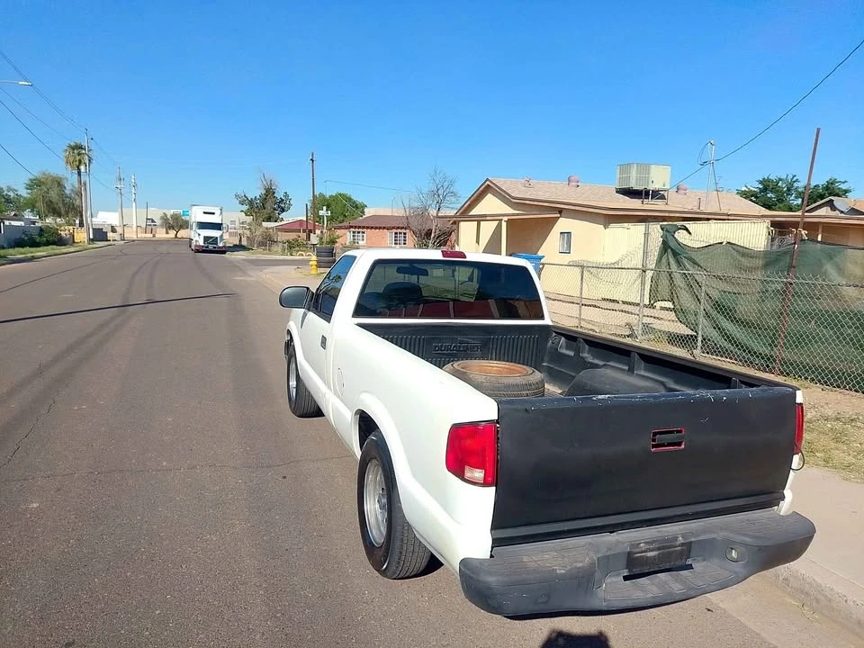 2003 Chevrolet S-10 - Image 2 of 8