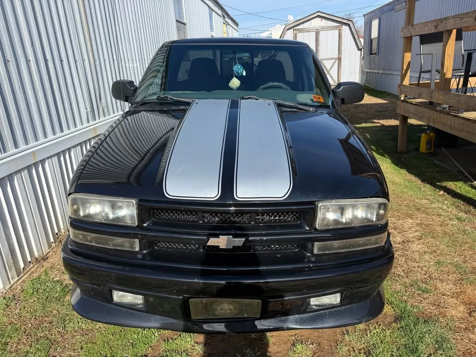 2003 Chevrolet S-10 - Image 2 of 11