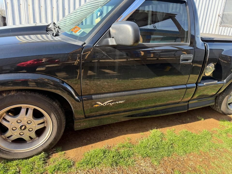 2003 Chevrolet S-10 - Image 3 of 11