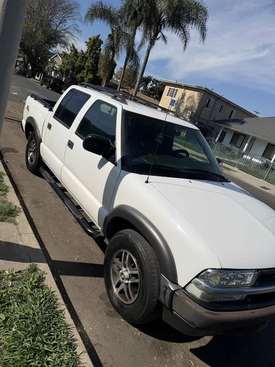 2003 Chevrolet S-10 Blazer 2nd Gen - Image 2 of 8