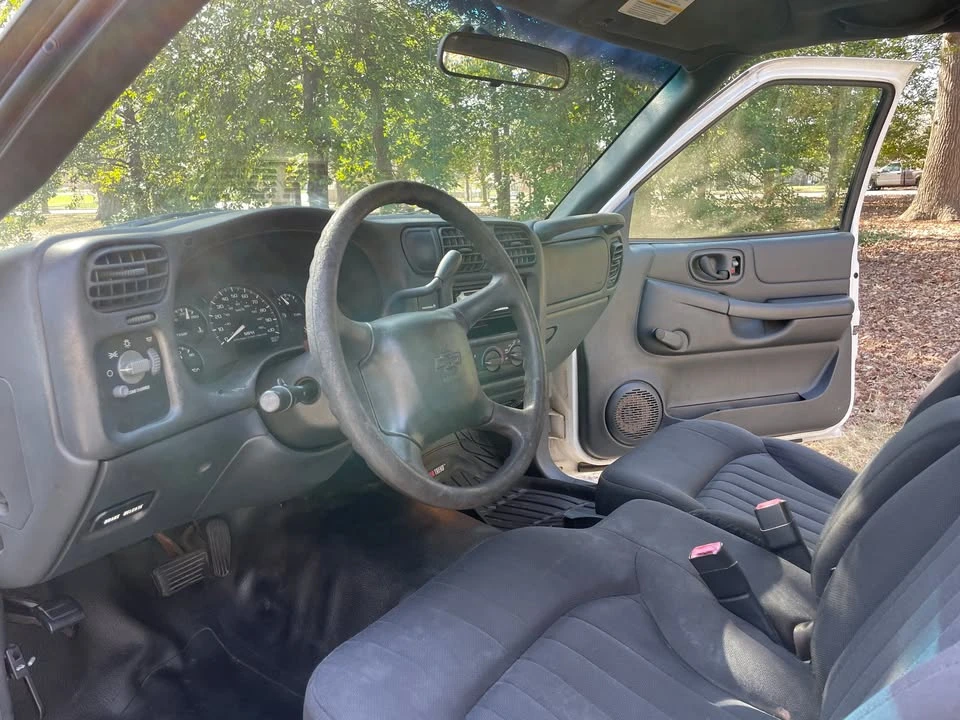 2003 Chevrolet S-10 - Image 8 of 15