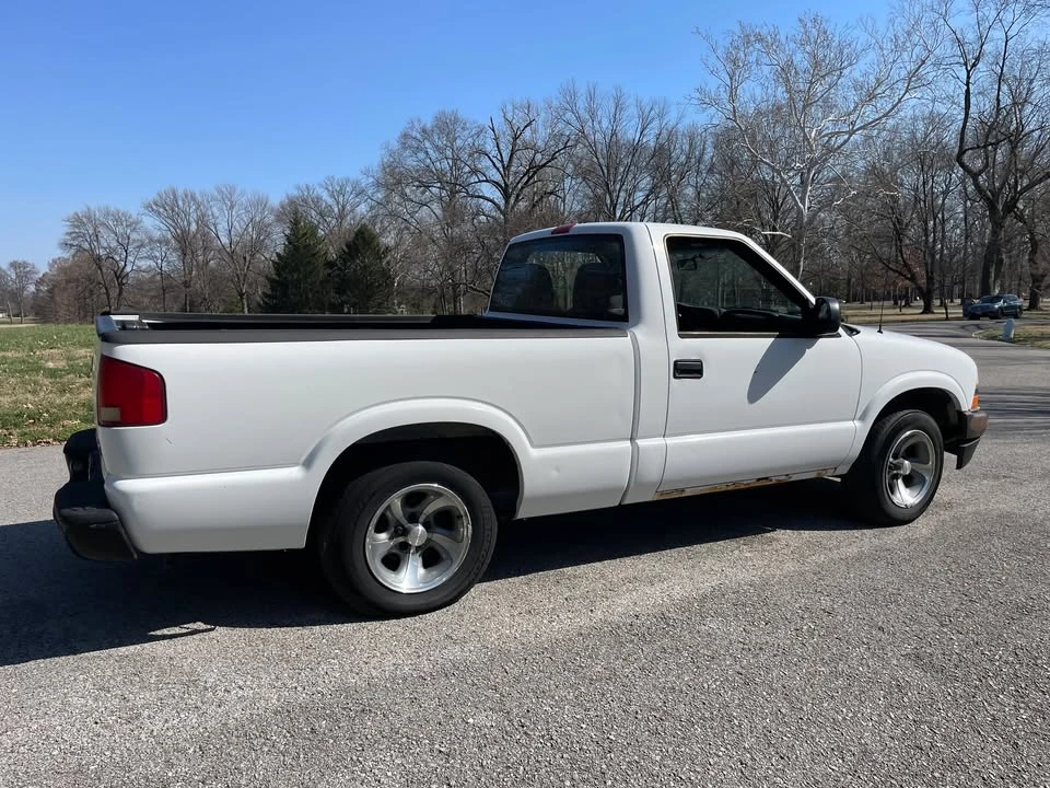 2003 Chevrolet S-10 - Image 2 of 15