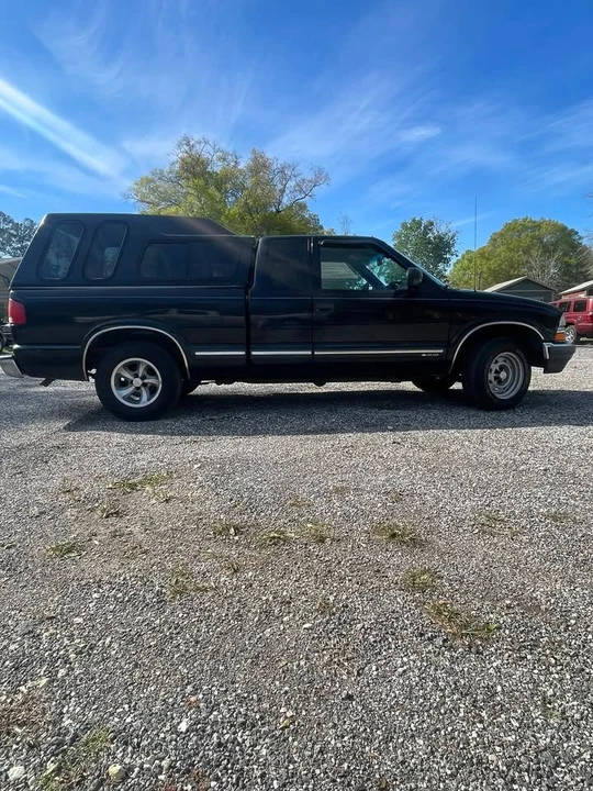 2003 Chevrolet S-10 - Image 2 of 6