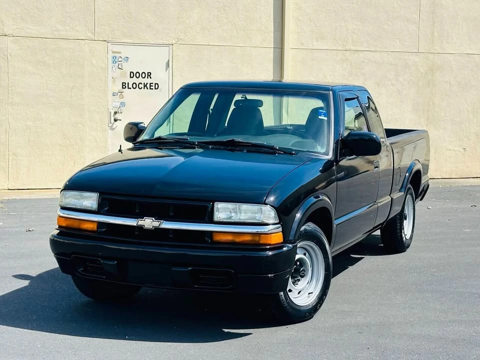2003 Chevrolet S-10 - Image 2 of 19