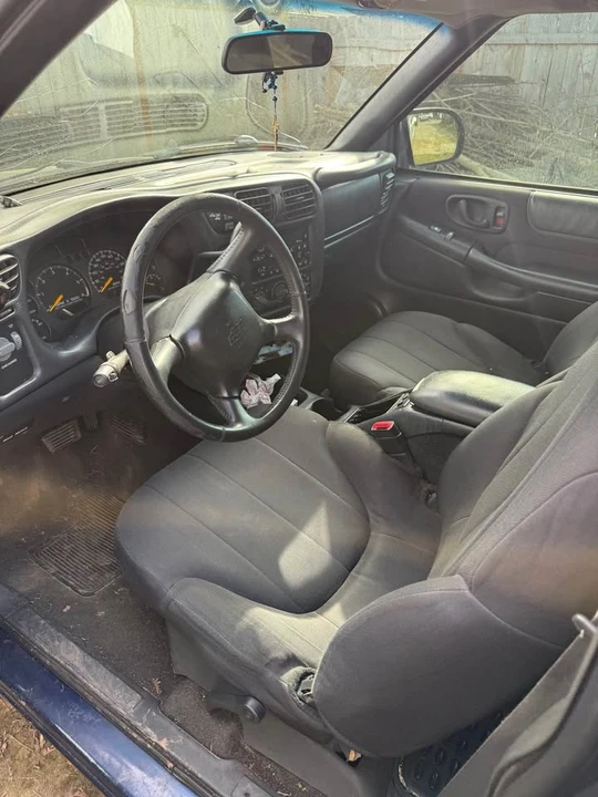2003 Chevrolet S-10 - Image 3 of 8