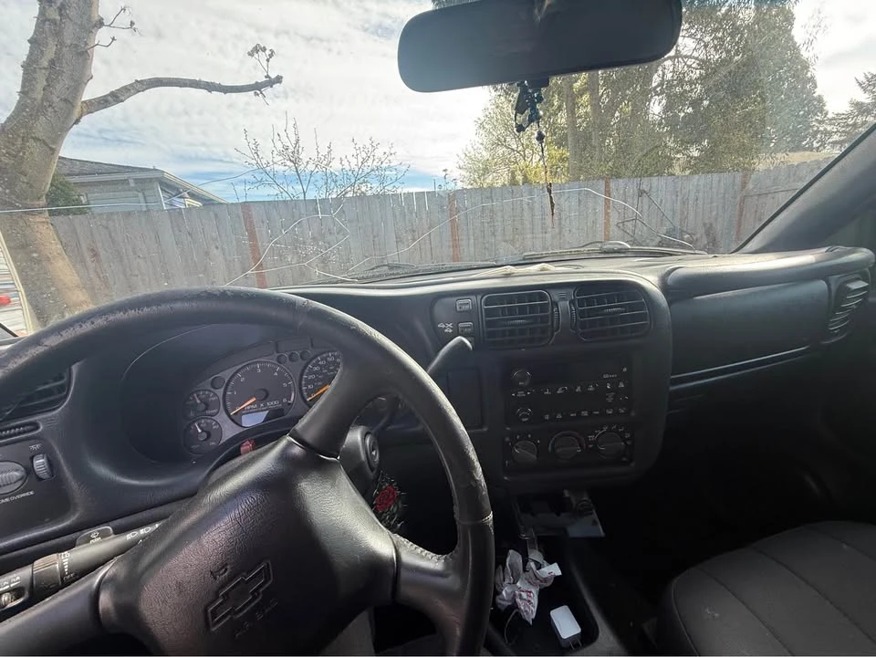 2003 Chevrolet S-10 - Image 2 of 8