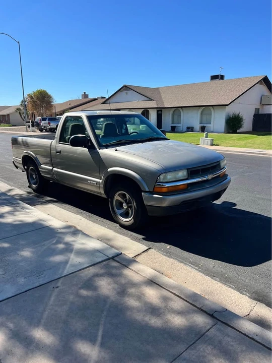 2003 Chevrolet S-10 - Image 2 of 5