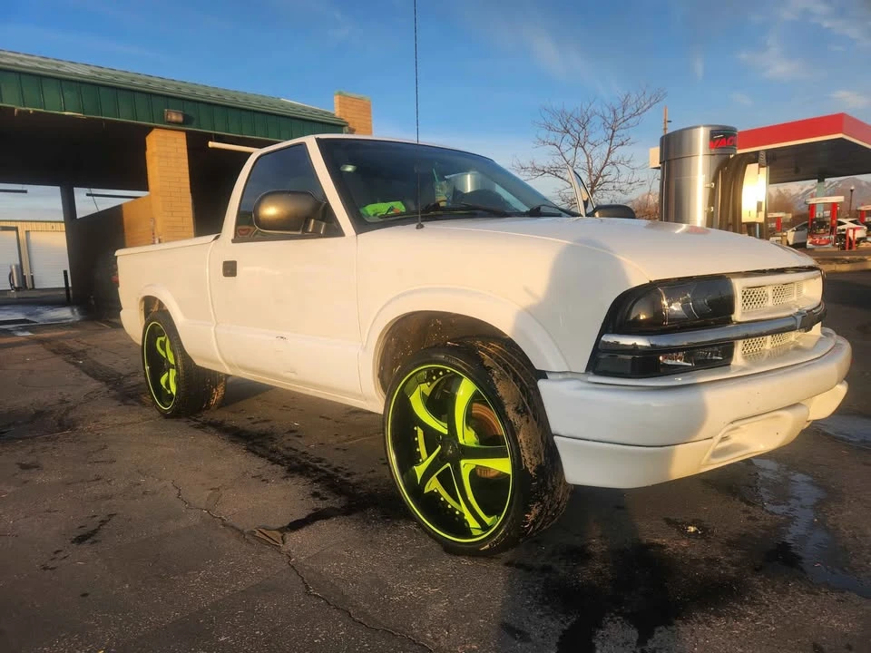 2003 Chevrolet S-10 - Image 2 of 8