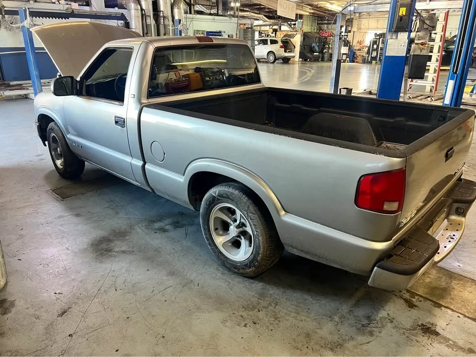 2003 Chevrolet S-10 - Image 2 of 6