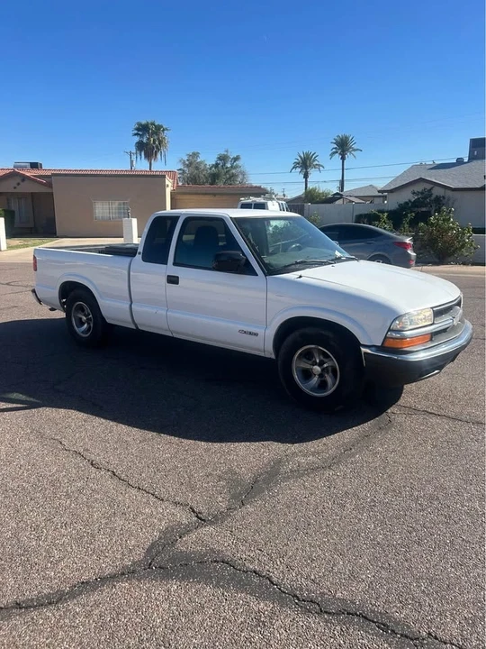 2003 Chevrolet S-10 - Image 2 of 8