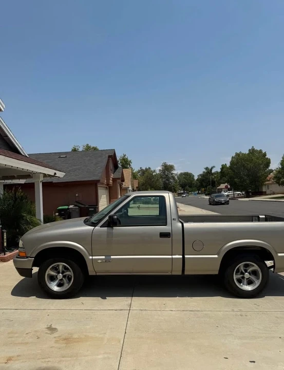 2003 Chevrolet S-10 - Image 2 of 6
