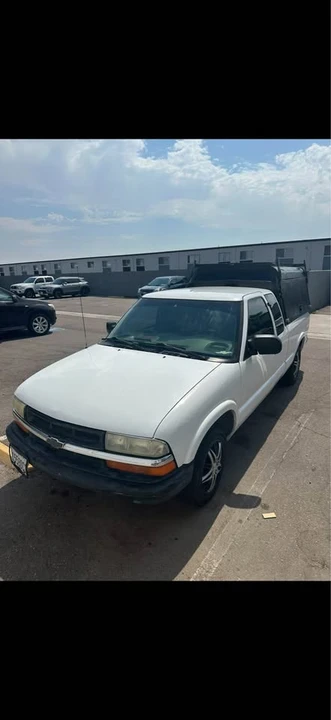 2003 Chevrolet S-10 - Image 2 of 3